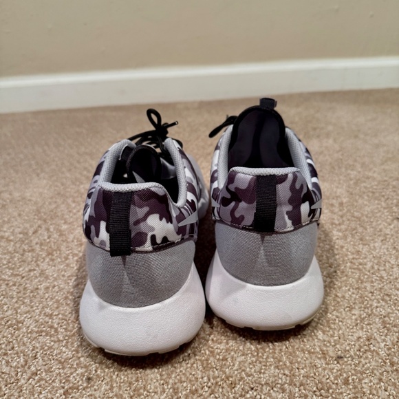 Men's Nike Roshe Running Shoes - Size 13 - Grey Camo - Picture 3 of 6